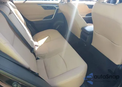 2019 Toyota Rav4 Le z USA, uszkodzony, nr VIN JTMF1RFV9KD023755